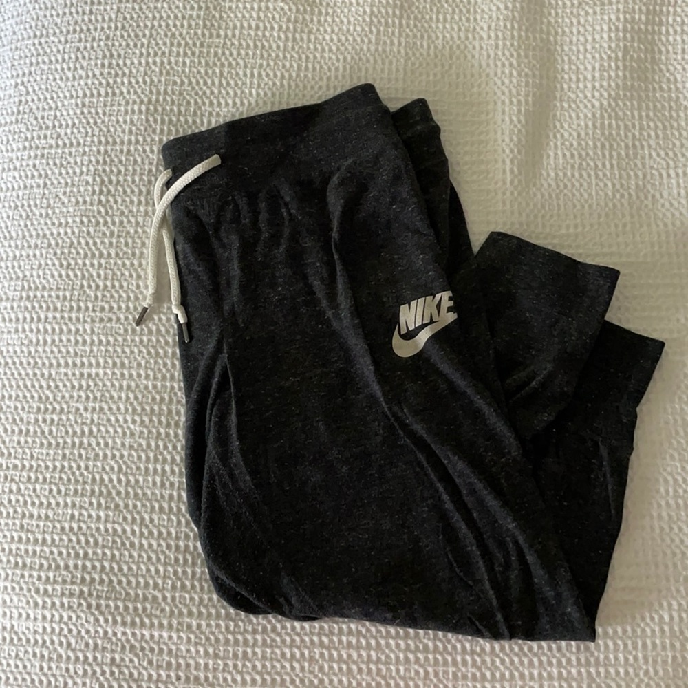Nike Cropped Joggers